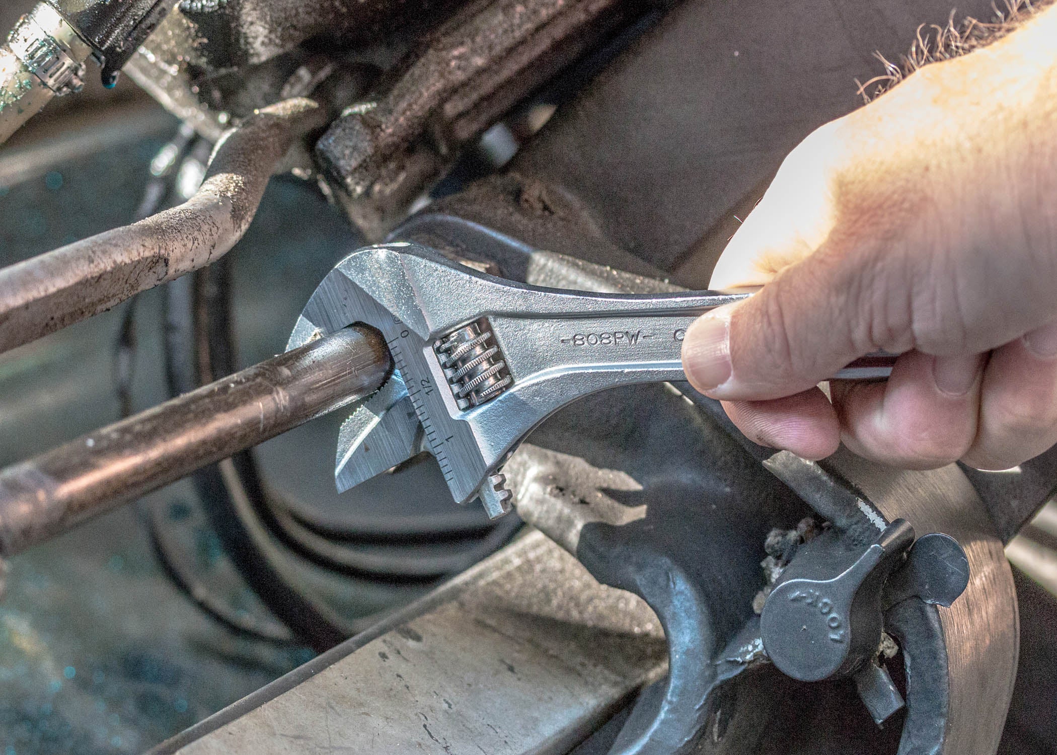 8-inch Reversible Jaw Adjustable Wrench (808PW) - Image 4