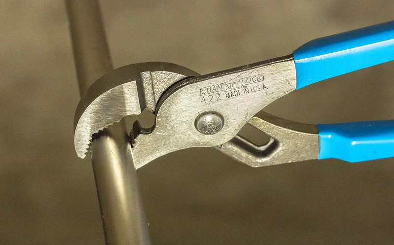 9.5-inch V-Jaw Tongue & Groove Pliers (422) - Image 6